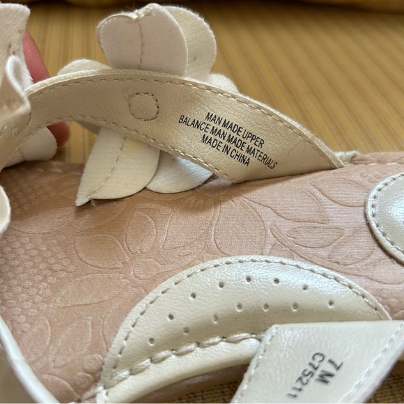 b.o.c. Women's Off White Floral Sandals - Picture 5 of 7